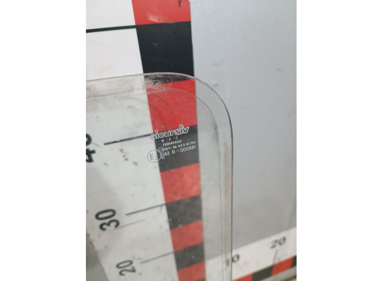 Стекло кузовное боковое правое к Fiat Talento, 1988г.