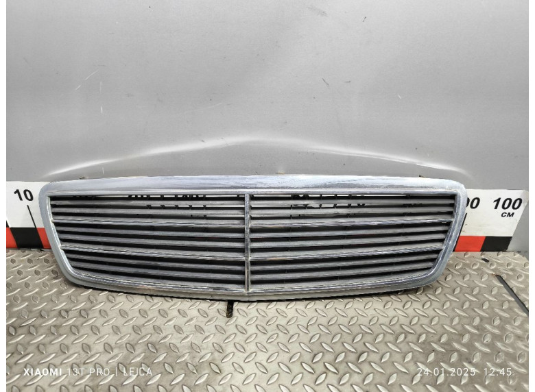 Решетка радиатора к Mercedes C W203, 2001г.