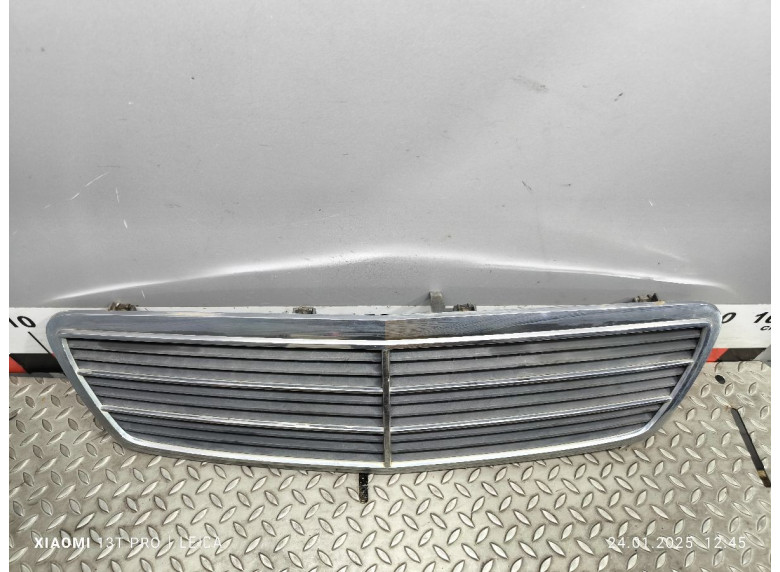 Решетка радиатора к Mercedes C W203, 2001г.