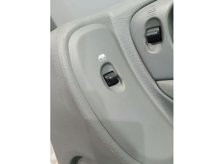 Кнопка стеклоподъемника переднего правого к Chrysler Voyager, 2004г.