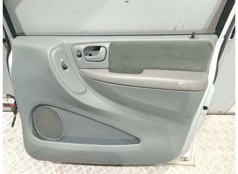 Обшивка двери передней правой (дверная карта) к Chrysler Voyager, 2004г.