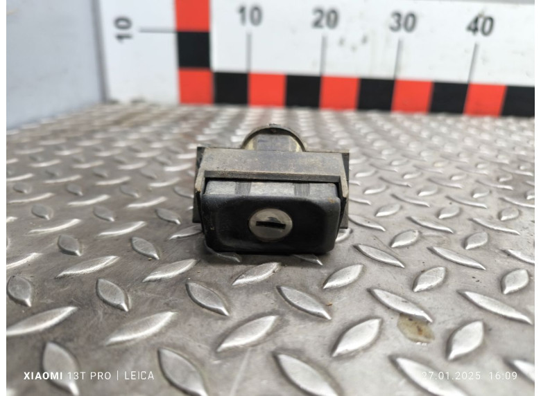 Кнопка открытия багажника к Volkswagen Golf, 1984г.