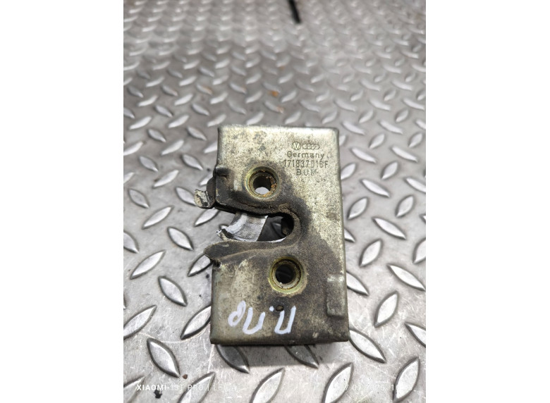 Замок двери передней правой к Volkswagen Golf, 1984г.