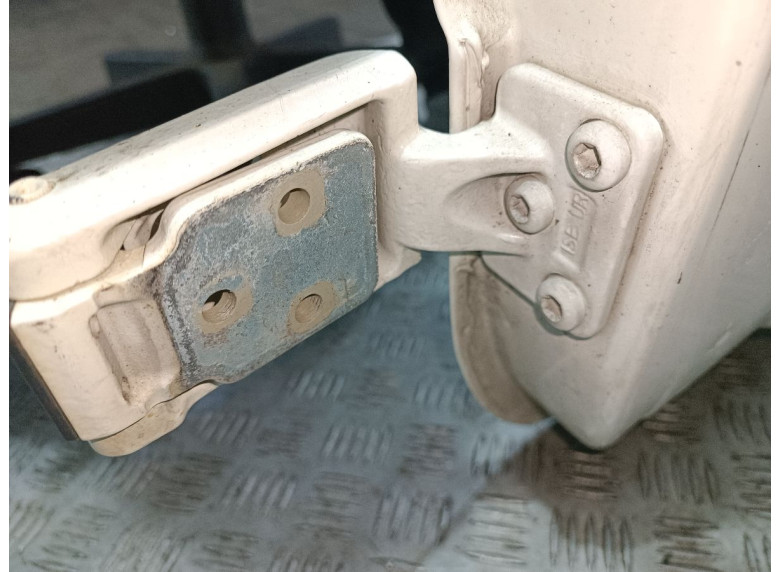 Петля двери задней правой к Volkswagen Crafter, 2009г.