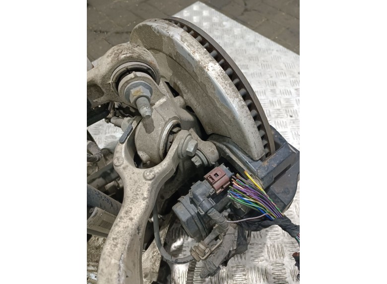 Цапфа задняя правая (ось ступицы) к Land-Rover Range Rover