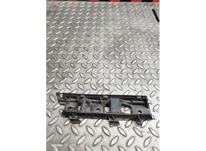 Кронштейн крепления бампера переднего к Volkswagen Passat, 2006г.