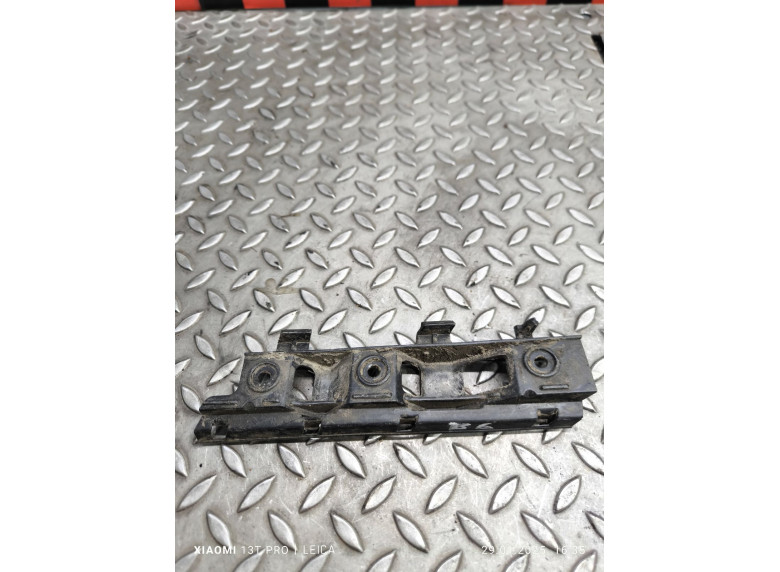 Кронштейн крепления бампера переднего к Volkswagen Passat, 2006г.