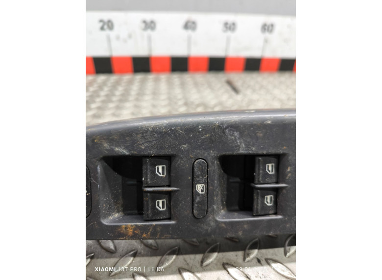 Блок управления стеклоподъемниками к Volkswagen Golf, 2006г.