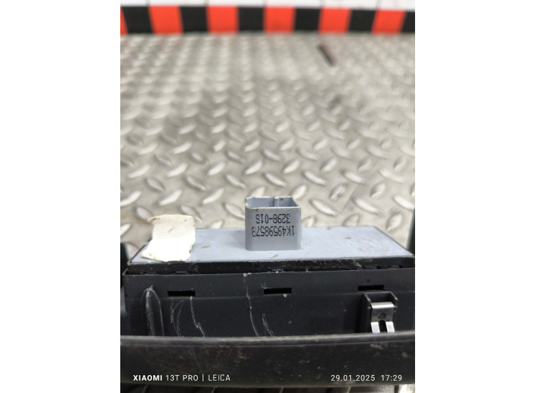 Блок управления стеклоподъемниками к Volkswagen Golf, 2006г.