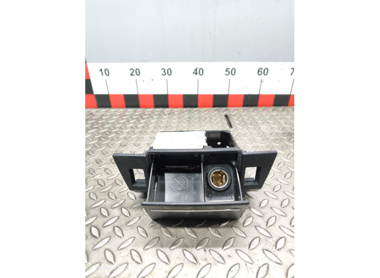 Пепельница к Chrysler 300C, 2005г.