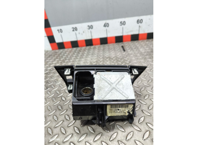 Пепельница к Chrysler 300C, 2005г.