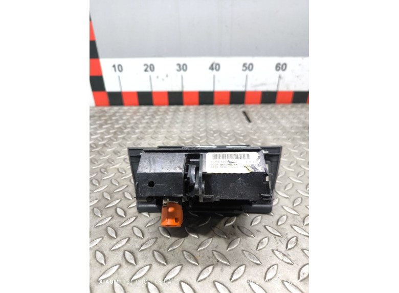 Пепельница к Chrysler 300C, 2005г.