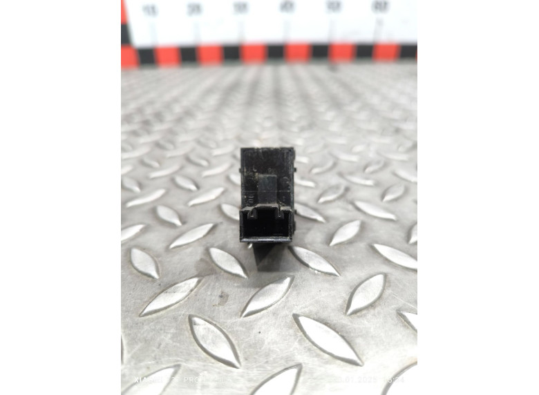 Кнопка стеклоподъемника к Volkswagen Passat, 2009г.