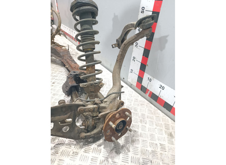 Ступица задняя левая к Rover 600, 1998г.