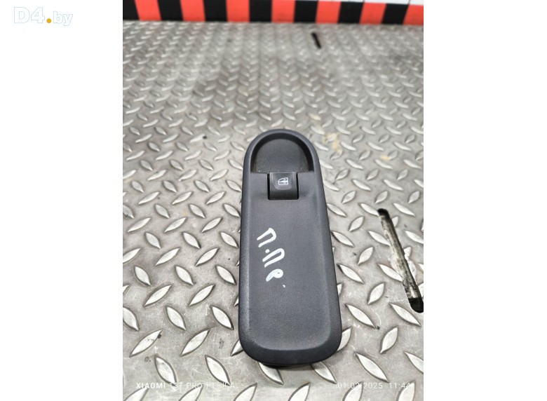 Кнопка стеклоподъемника переднего правого к Renault Duster undefined г.