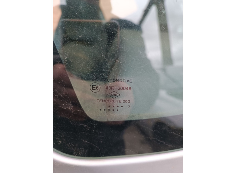 Стекло кузовное боковое левое к Renault Duster, 2017г.