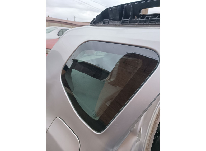 Стекло кузовное боковое правое к Renault Duster, 2017г.