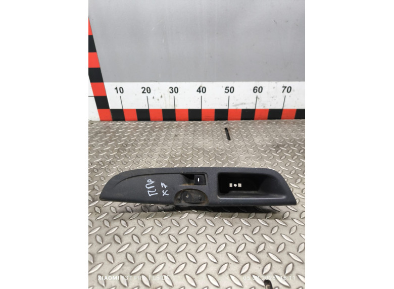 Кнопка стеклоподъемника переднего правого к Geely Emgrand X7, 2014г.