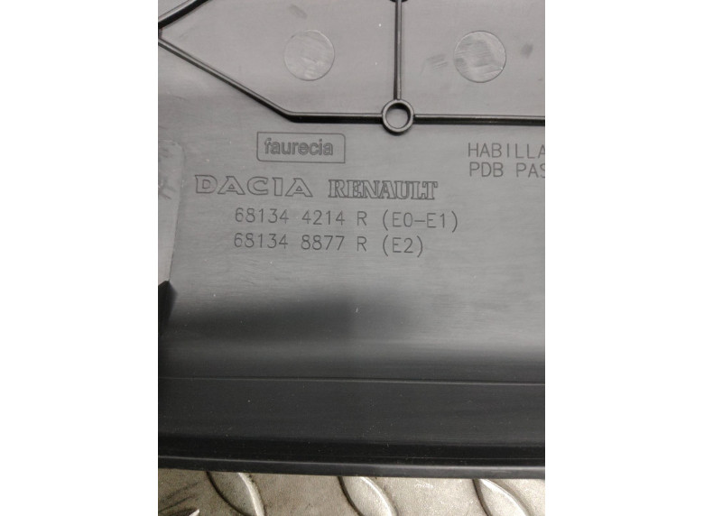 Накладка декоративная к Renault Duster, 2017г.