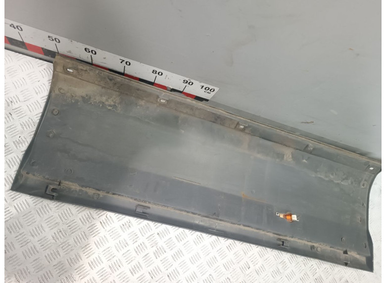 Молдинг (накладка кузовная) к Iveco Daily, 2004г.