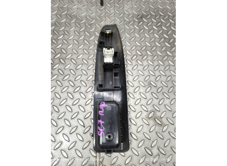 Кнопка стеклоподъемника переднего правого к Кнопка стеклоподъемника переднего правого к Geely SC7 undefined г. SC7