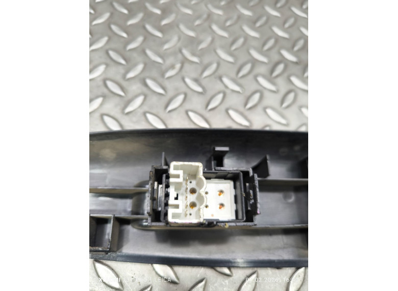 Кнопка стеклоподъемника переднего правого к Кнопка стеклоподъемника переднего правого к Geely SC7 undefined г. SC7