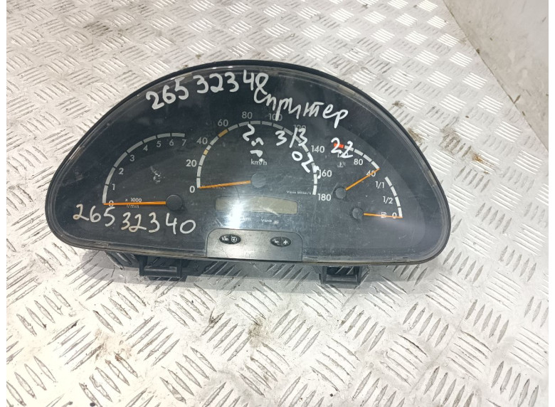 Щиток приборов (приборная панель) к Mercedes Sprinter, 2002г.