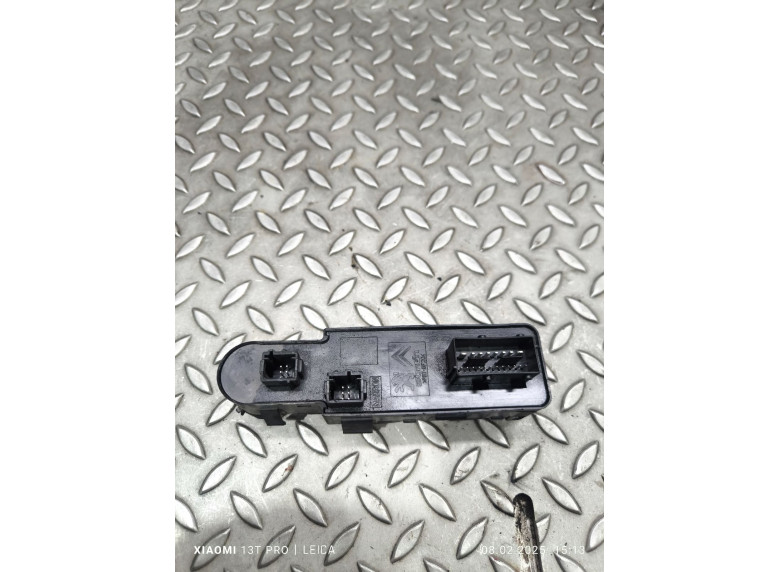 Блок управления стеклоподъемниками к Citroen C3, 2011г.
