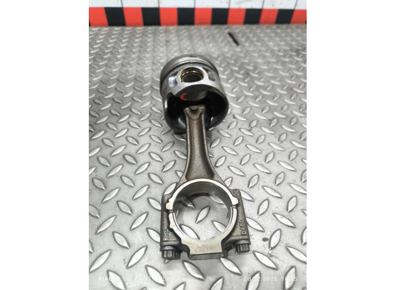 Поршень к Volkswagen Golf, 2001г.