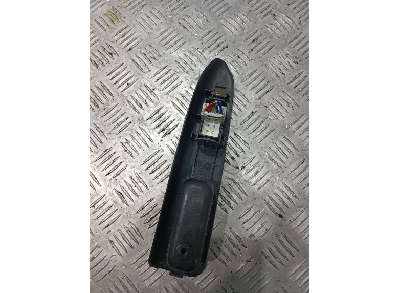 Кнопка стеклоподъемника заднего левого к Geely SC7, 2013г.