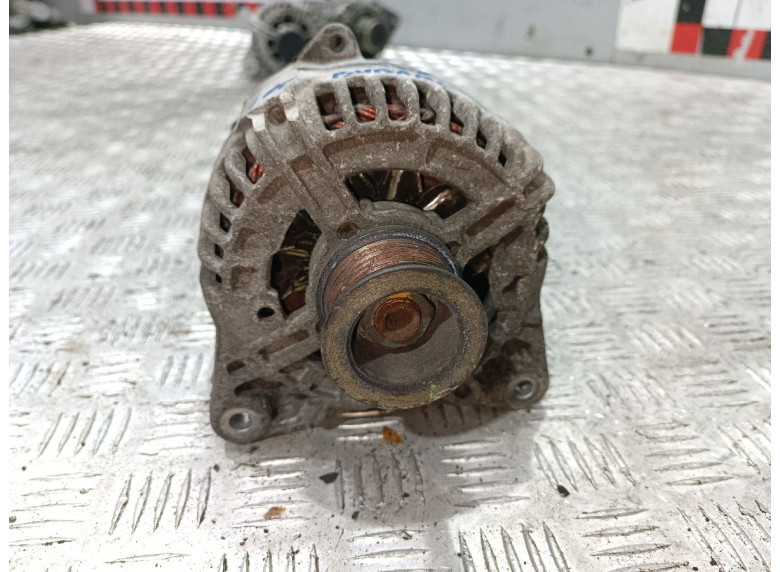 Генератор к Opel Vivaro, 2010г.