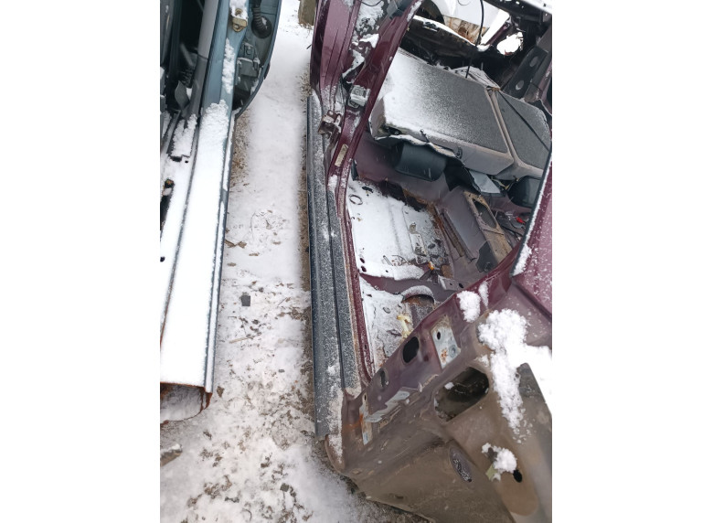 Порог правый к Audi A4, 1998г.