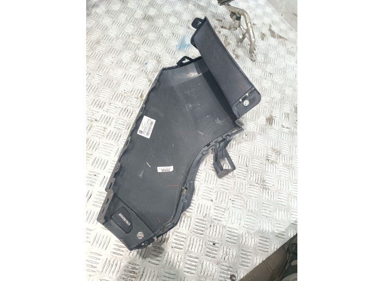 Клык бампера задний правый к Клык бампера задний правый к Peugeot 5008 undefined г. 5008