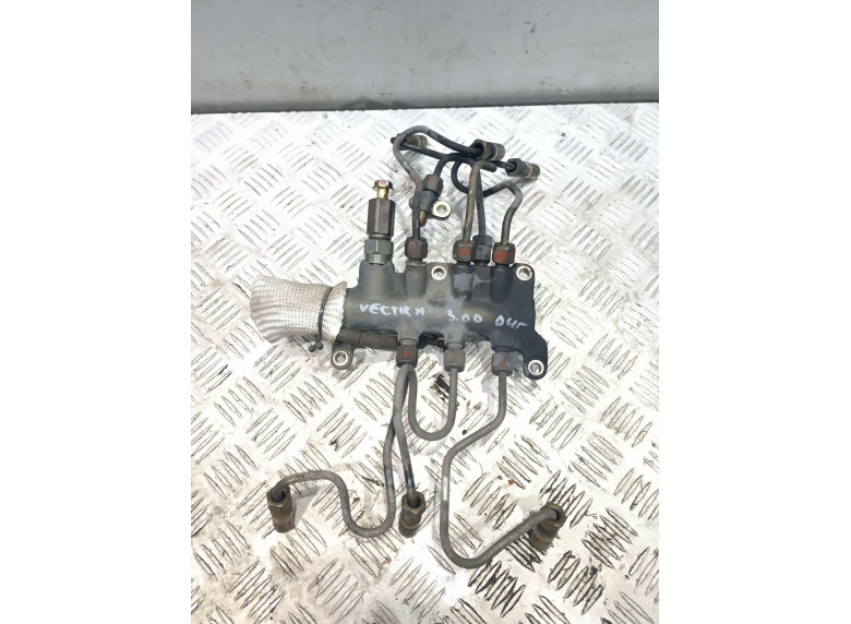 Топливная рампа к Opel Vectra, 2004г.