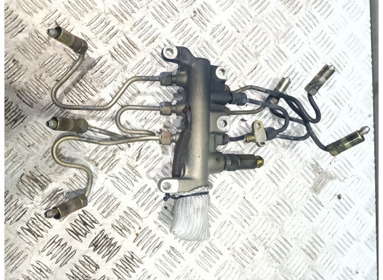 Топливная рампа к Opel Vectra, 2004г.