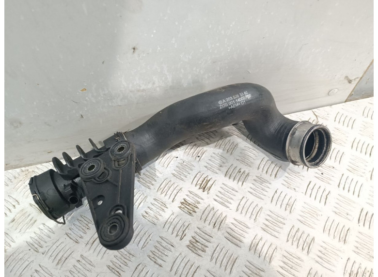 Патрубок интеркулера к Mercedes C W203, 2004г.