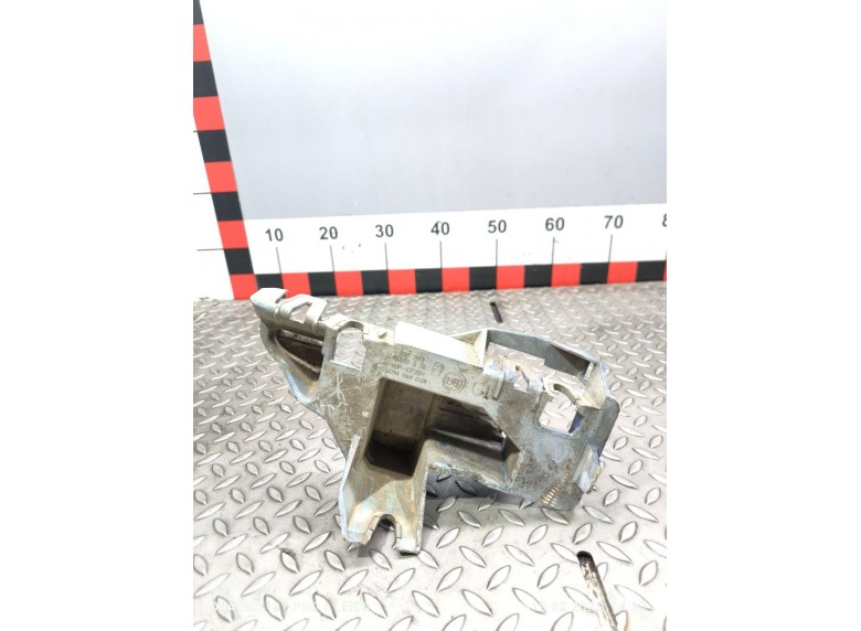 Кронштейн крепления бампера переднего к Peugeot Expert