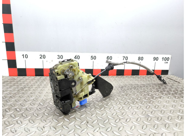 Замок двери передней левой к Volkswagen Transporter, 2012г.