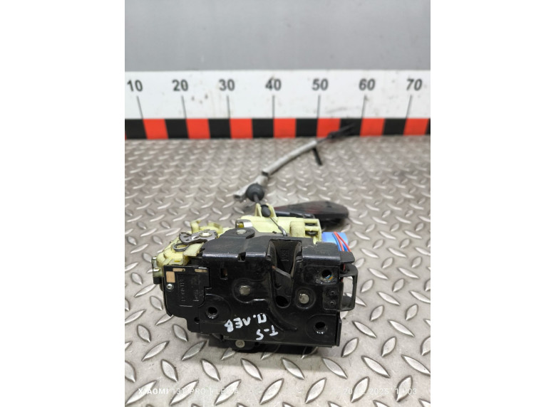 Замок двери передней левой к Volkswagen Transporter, 2012г.