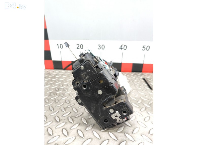 Замок двери передней левой к Volkswagen Caddy undefined г.