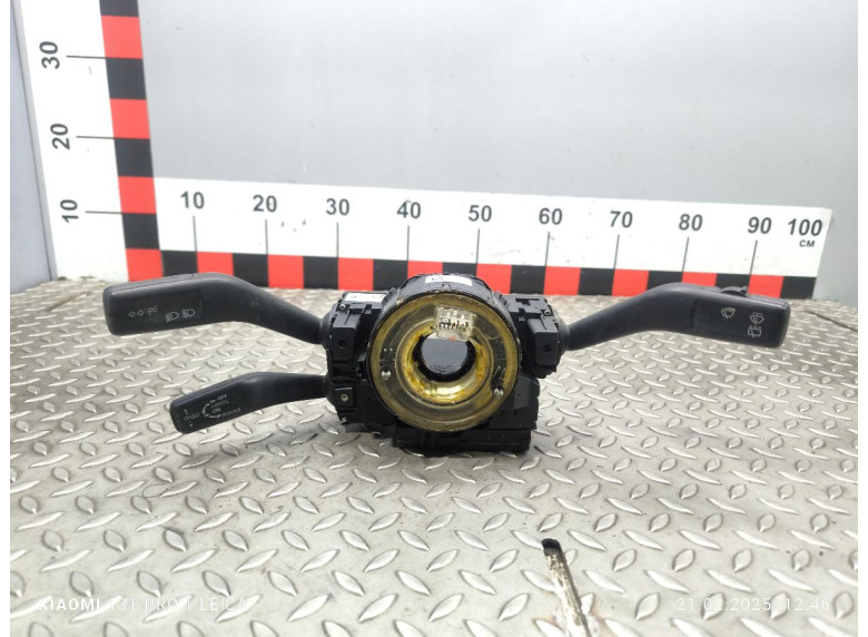 Переключатель подрулевой (стрекоза) к Volkswagen Passat, 2006г.