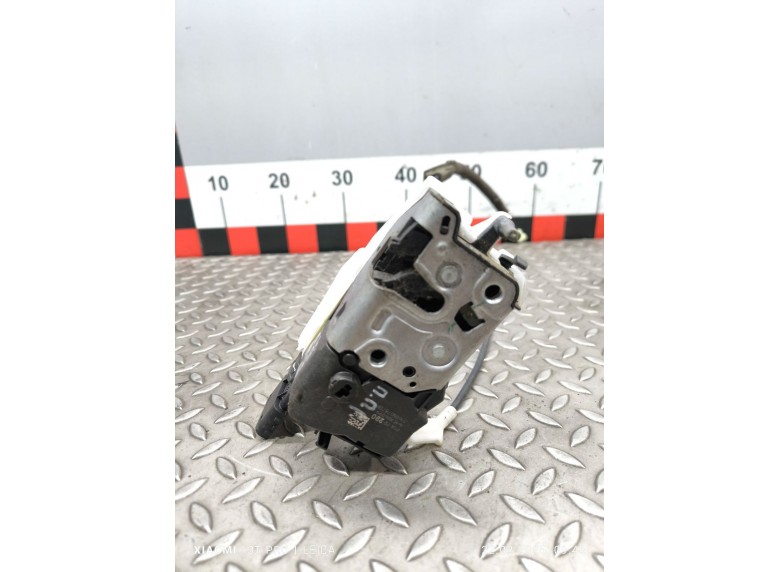 Замок двери передней правой к Peugeot 3008