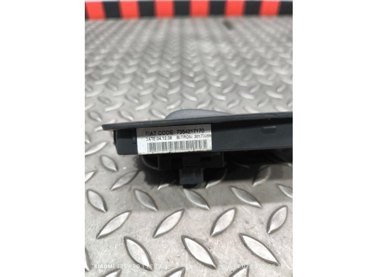 Кнопка стеклоподъемника переднего правого к Кнопка стеклоподъемника переднего правого к Peugeot Boxer undefined г. Boxer