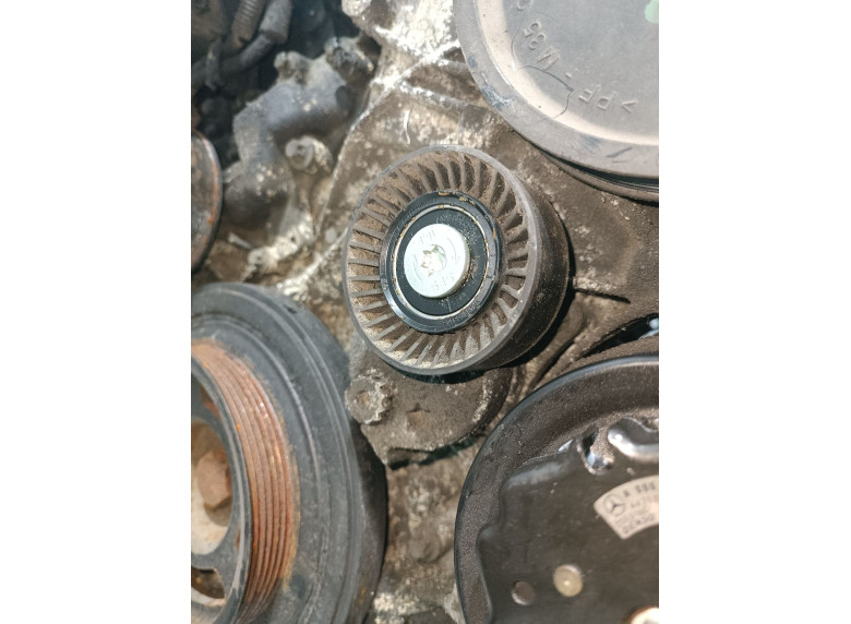 Натяжитель ремня генератора к Mercedes C W203, 2003г.