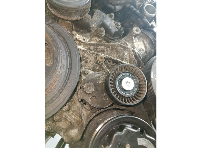 Натяжитель ремня генератора к Mercedes C W203, 2003г.