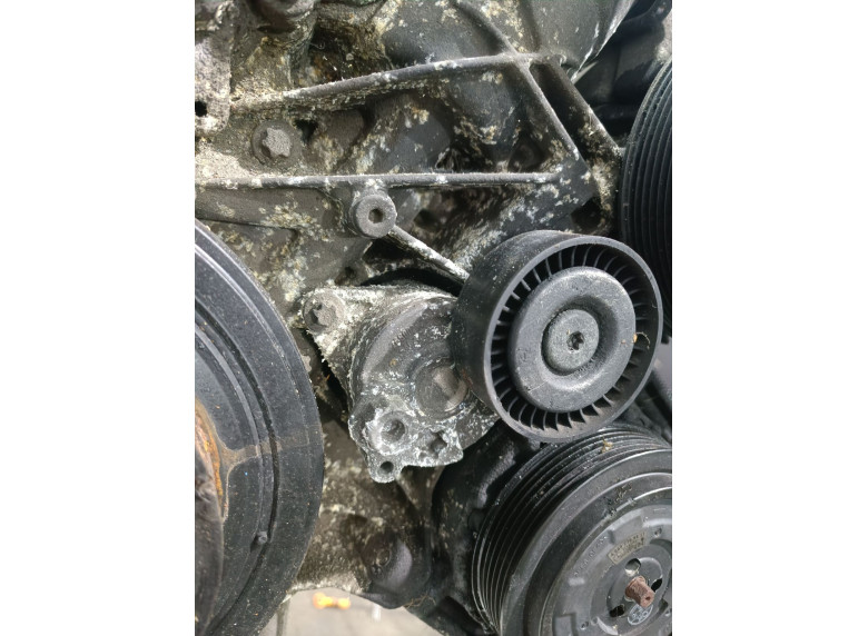 Натяжитель ремня генератора к Mercedes C W203, 2004г.