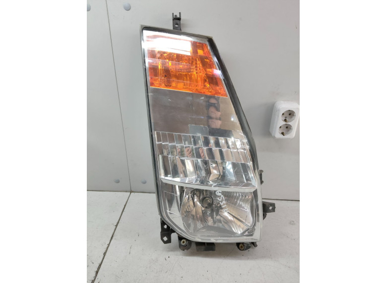 Фара правая к Nissan Cabstar