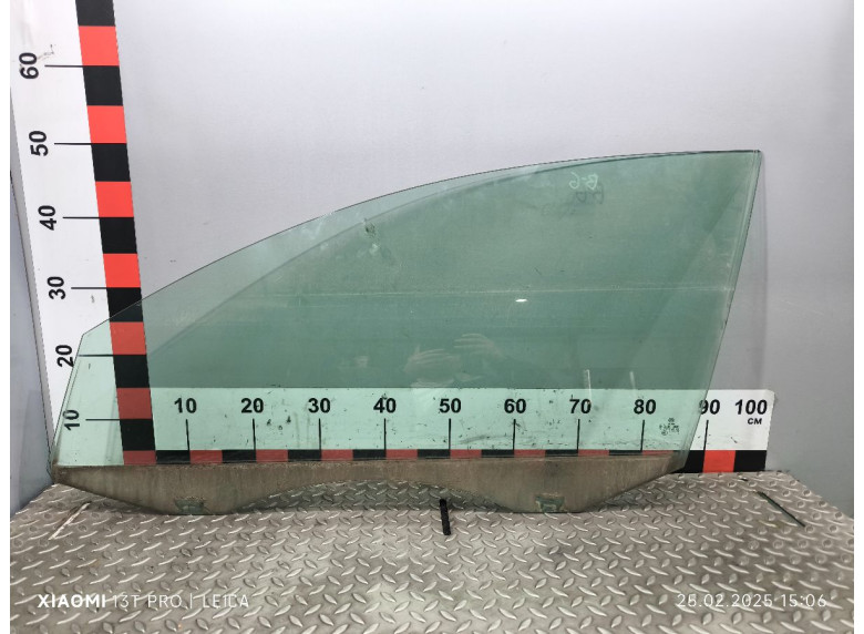 Стекло двери передней левой к Volkswagen Passat, 2006г.