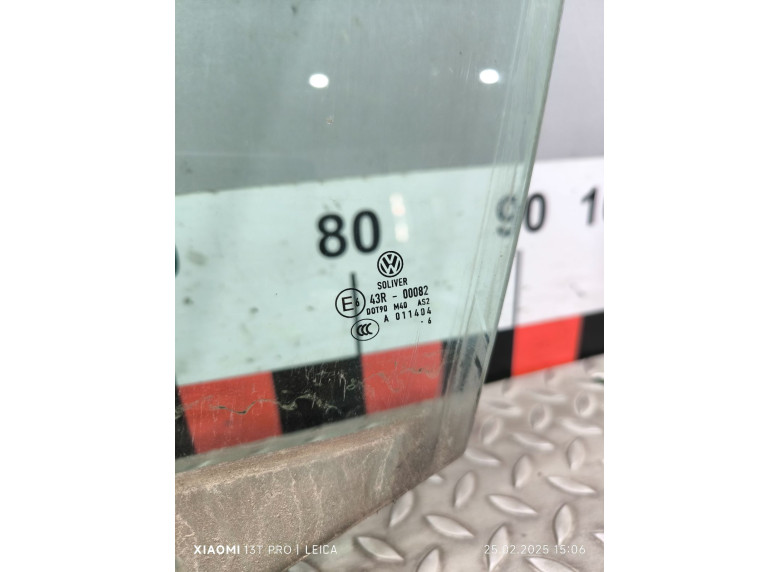 Стекло двери передней левой к Volkswagen Passat, 2006г.