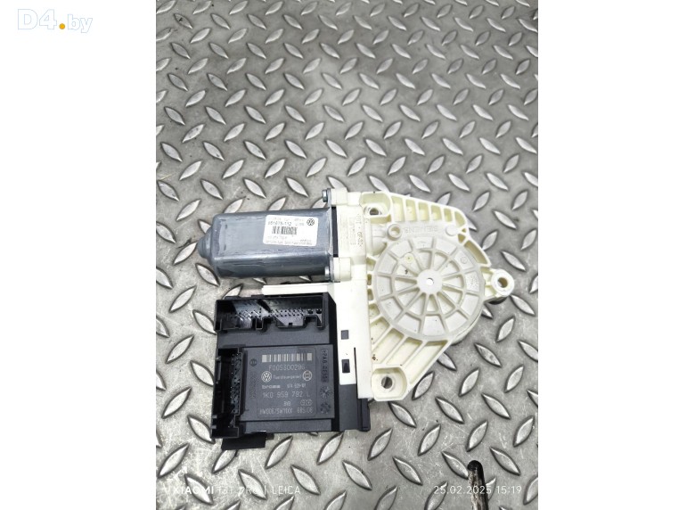 Моторчик стеклоподъемника передний правый к Volkswagen Passat undefined г.